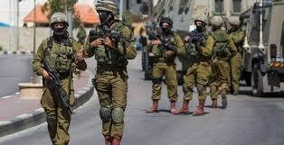 الاحتلال يسحب تصاريح عمل من مواطنين في بيت أمر شمال الخلـيل