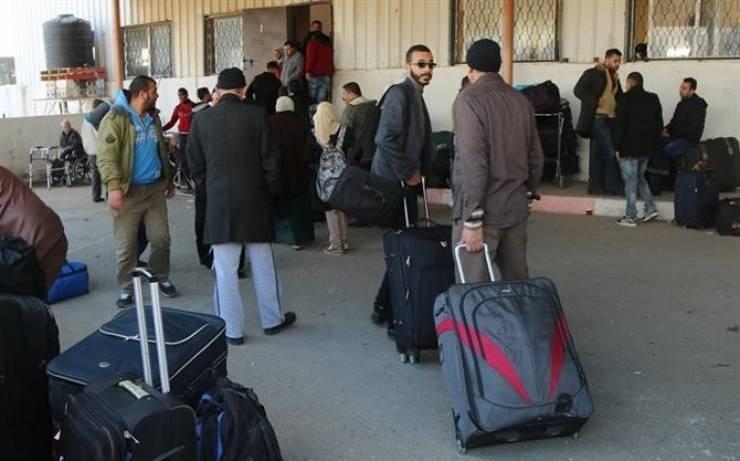 وصول مواطنين عالقين و5 جثامين إلى القطاع عبر معبر رفح