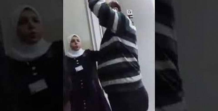 طبيب أردني يطرد أحد المرضى بعد أن لعن والديه ولعن وزير الصحة: “روح اشتكي علي”