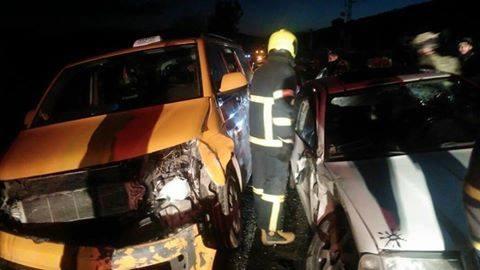 اصابة 9 مواطنين في حادث اصطدام 3 مركبات بسبب الصقيع بالخليل