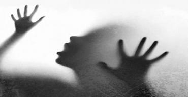 تناوب على اغتصابها مع صديقه..بعد أن رفضت صداقته