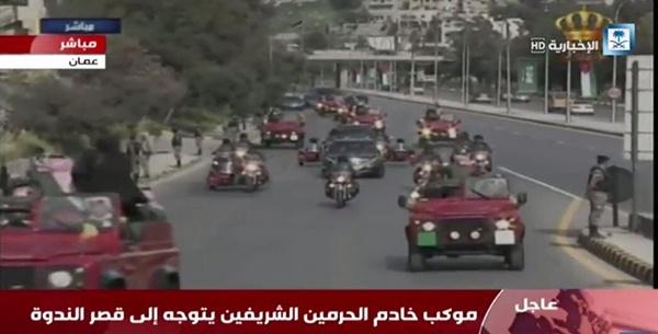 شاهد- ماذا فعل مواطن اردني لخظة مرور موكب الملك سلمان