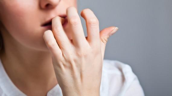 8 عادات نعتقد أنها غير مؤذية لكنها بالغة الضرر