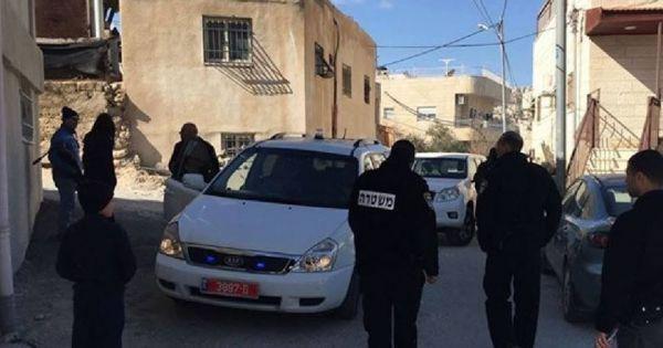 فيديو| الاحتلال يغلق منزل الشهيد فادي قنبر بالباطون