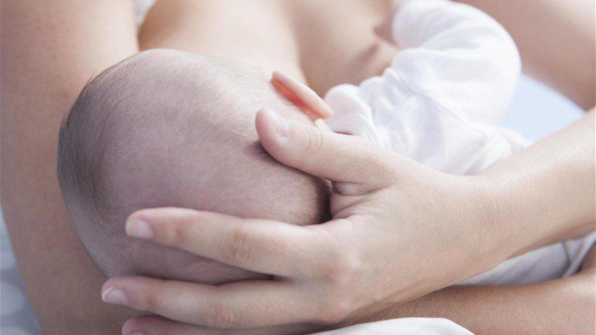 ما هي المشكلة التي تتسبب بها الرضاعة الطبيعية؟