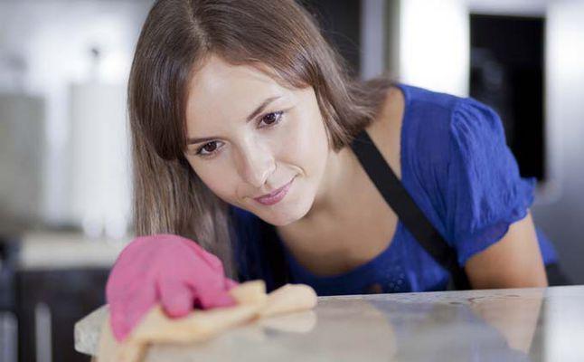 أغراض لا يخطر في بالك تنظيفها في المطبخ