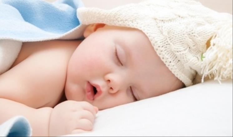 اختناق الطفل بالنوم يرتبط بتغييرات المادة السنجابية