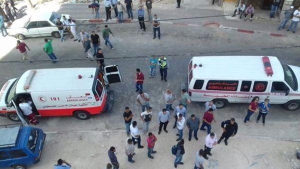إصابة عاملين في رام الله بسقوط قلاب شحن عليهما