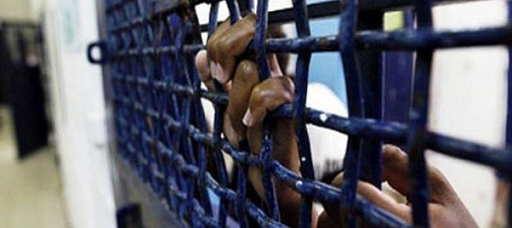 أسيران يواصلان إضرابهما عن الطعام ضد اعتقالهما الإداري