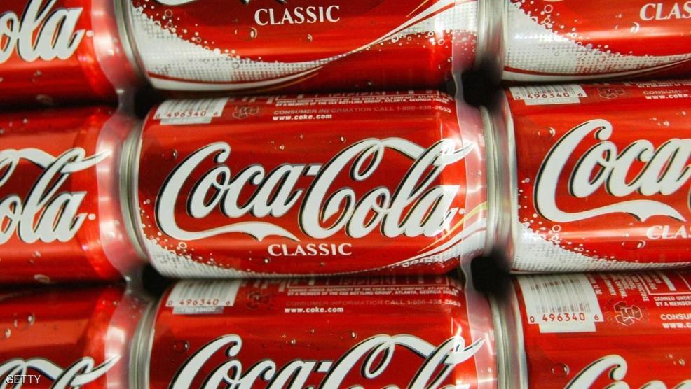 فضلات بشرية في علب كوكاكولا.. والشرطة تحقق