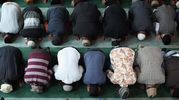 الصلاة تقلل آلام الظهر؟!