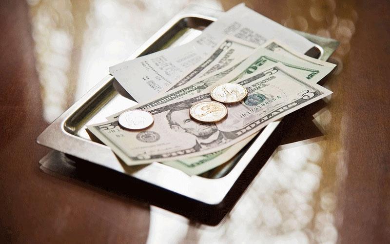 بالفيديو.. حيلة فاشلة للتهرب من فاتورة مطعم
