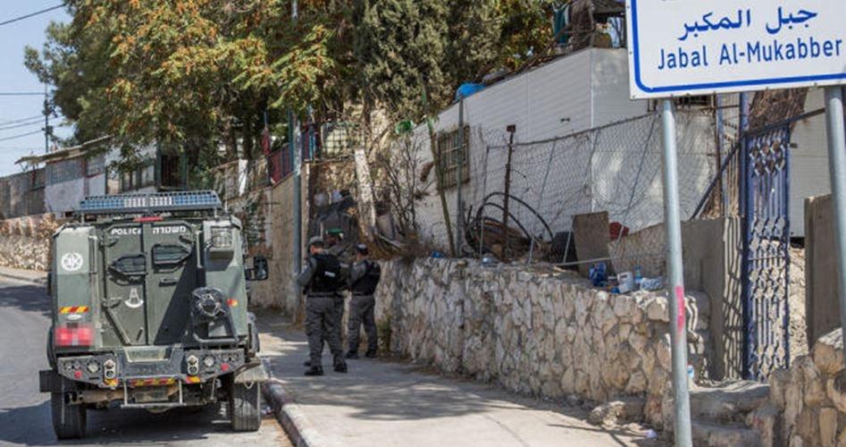 حاجز على مدخل جبل المكبر وتفتيش للمركبات