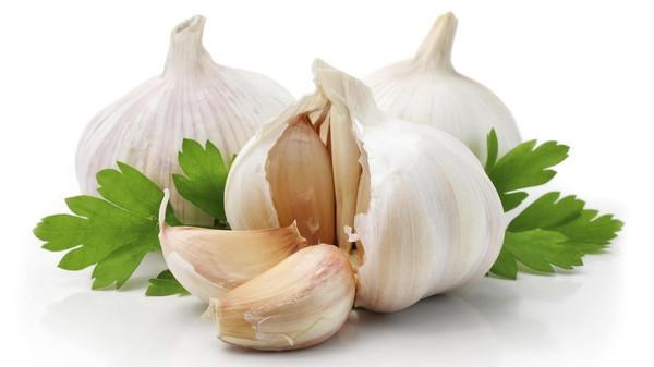 6 أسباب تجعلك تتوقف عن تناول الثوم فوراً