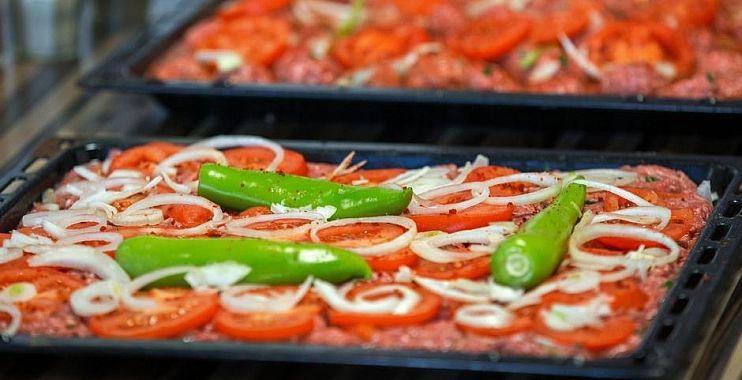 محاسن ديب اللاجئة التي أضفت نكهة سورية على أطباق مطعم باريسي
