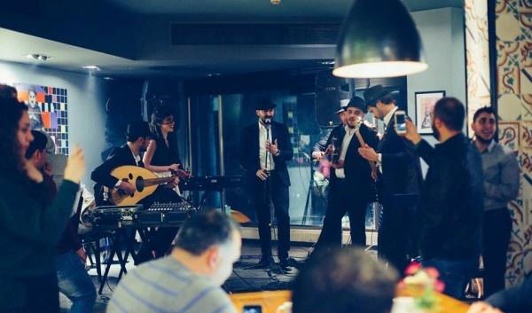 فرقة الانس والجام الفلسطينية تحصد نجاح باهر في اغنيتها تراللي