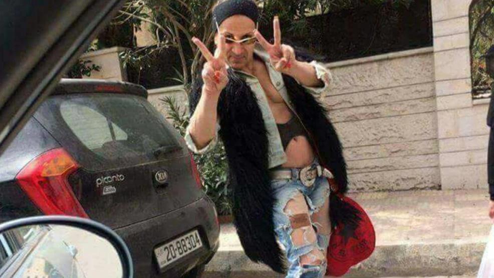 بالصور- إلقاء القبض على شاب روج للرذيلة والشذوذ الجنسي في الصويفية