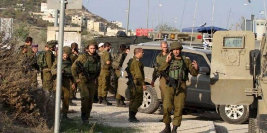جيش الاحتلال يخلص 3 إسرائيليين دخلوا قرية حزما خطأ