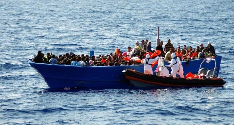 فقدان 146 مهاجرا في غرق زورق في المتوسط