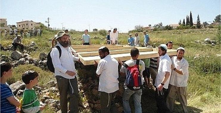 مئات المستوطنين يقتحمون المنطقة الأثرية في سبسطية