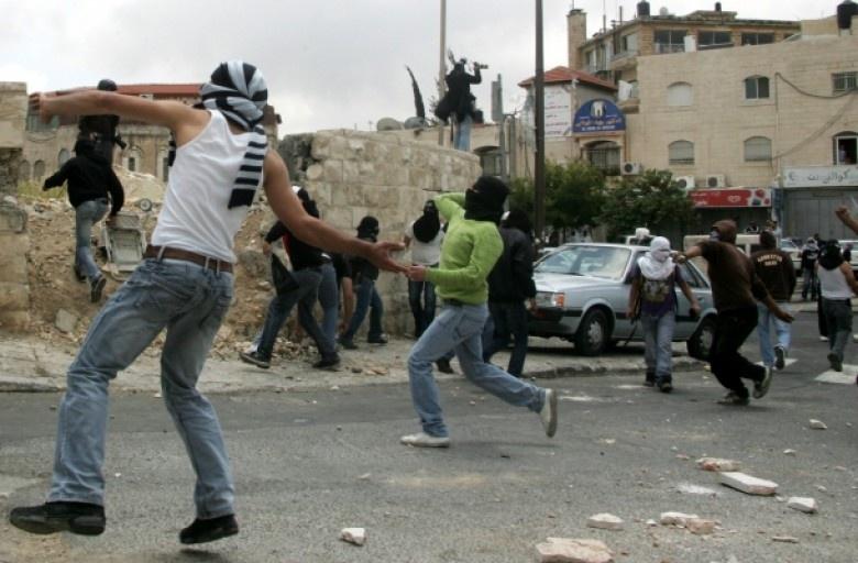 الاحتلال يطلق النار على شاب ويعتقله بمدخل مخيم عايدة
