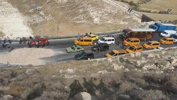 الشرطة والأجهزة الأمنية تعيد فتح طريق وادي النار وتحرر مخطوفا بالخليل