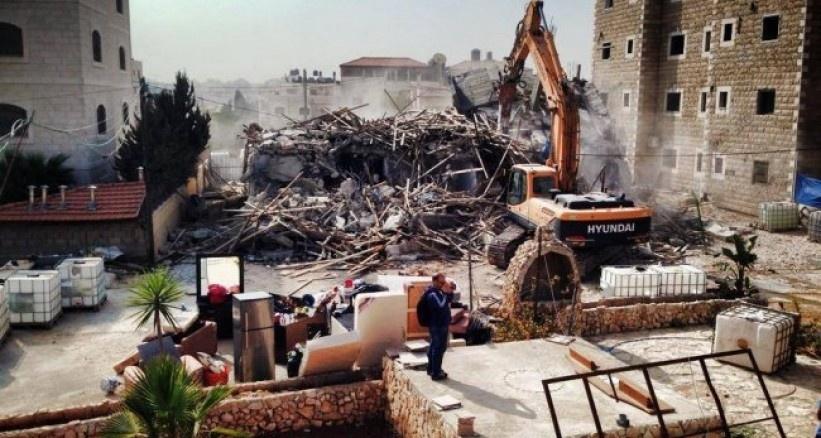 الاحتلال يهدم بركساً للخيل في القدس