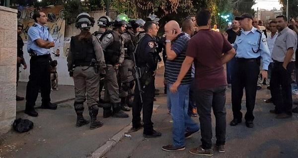بالفيديو: الاحتلال يعتدي على المتضامنين مع الأسرى في القدس