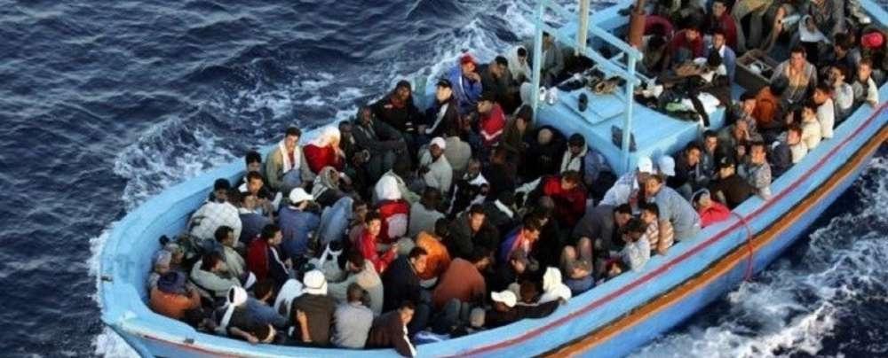 فقدان 100 مهاجر بغرق مركب قبالة السواحل الليبية