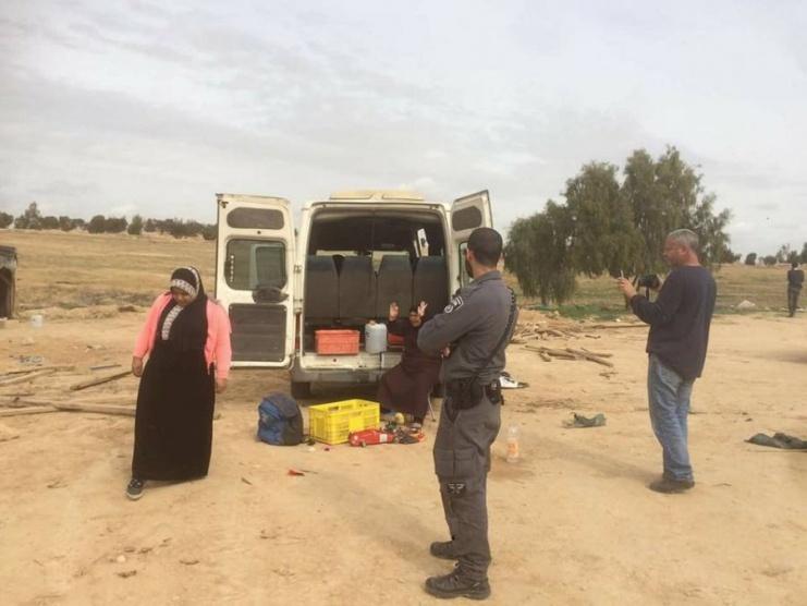 لصق أوامر هدم على منزلين بعد استشهاد طفلين  في النقب