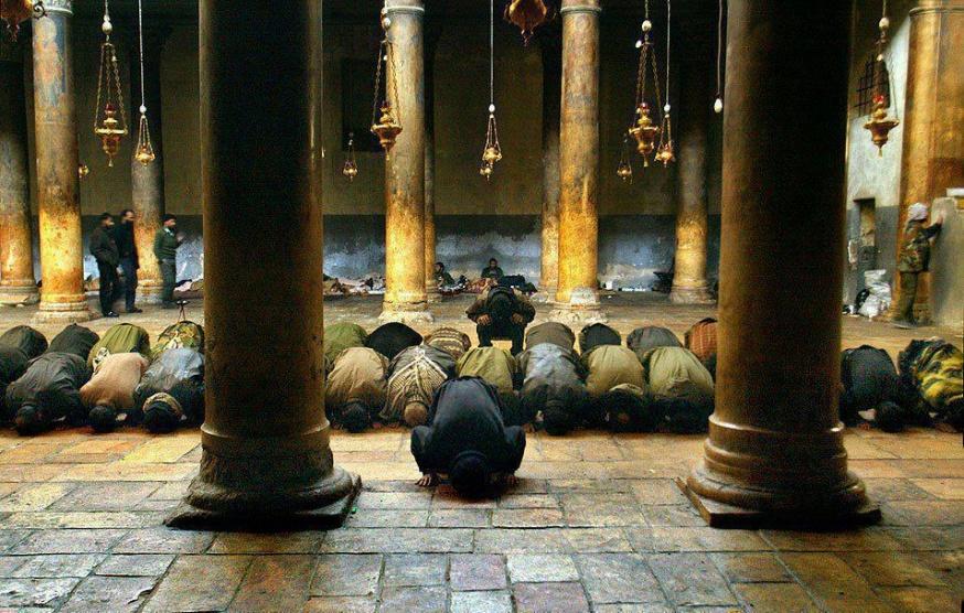 ذوو مبعدي كنيسة المهد يطالبون بعودة أبنائهم في ذكرى حصار الكنيسة