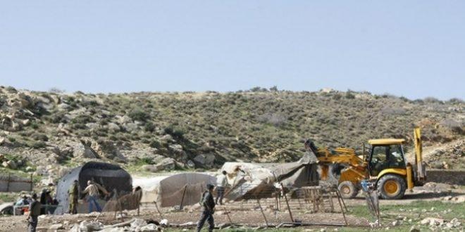 الاحتلال يخطر بهدم سبع كرفانات غرب سلفيت