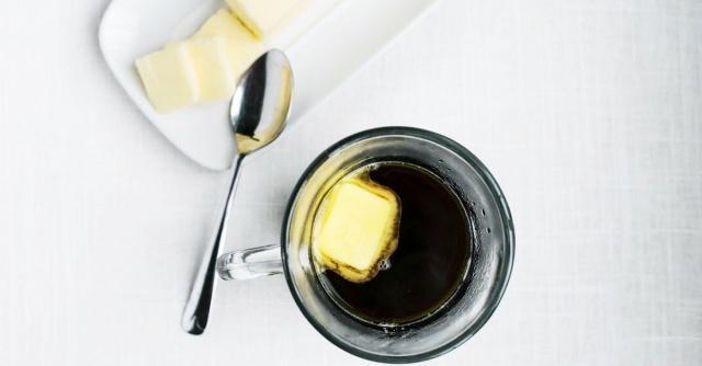 أضاف الزبدة إلى قهوته أثناء العمل... وما حدث له حيّر اختصاصيي التغذية