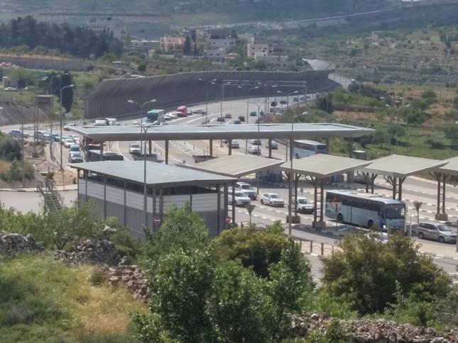 قوات الإحتلال تمنع حافلات المنظمة الدولية من دخول مدينة القدس