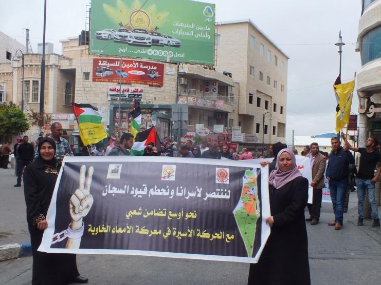بالصور:مسيرة حاشدة ومهرجانات في خيم التضامن بمناطق مختلفة في بيت لحم