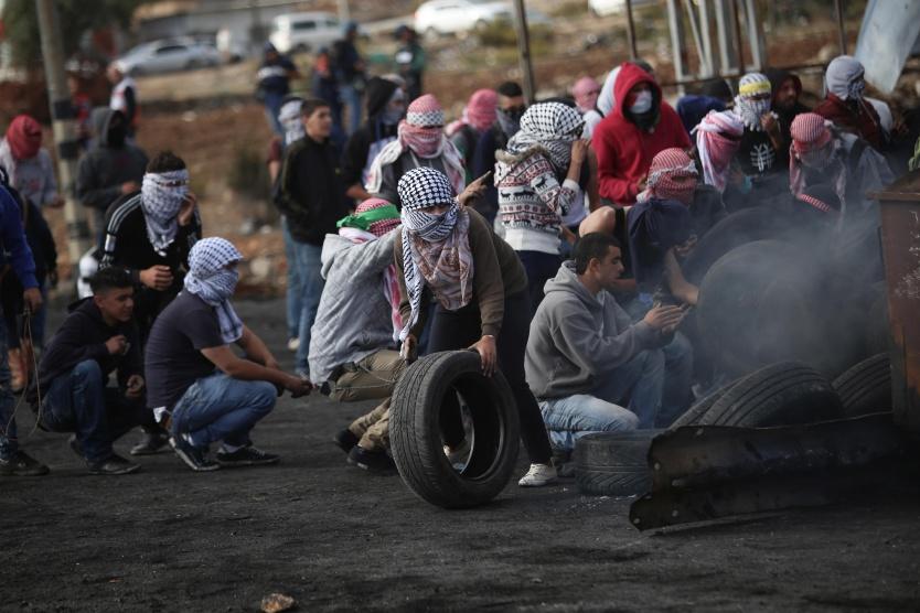 مواجهات عند المدخل الشمالي للبيرة تضامنا مع الأسرى