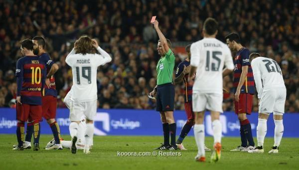 هل يفلت الكلاسيكو من الأخطاء التحكيمية؟