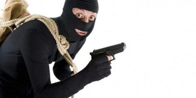 شرطة بيت لحم تقبض على شخص لقيامه بالسرقة والسطو من منزل في تقوع