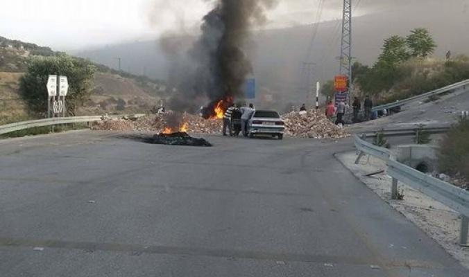 شبان يغلقون طرقا رئيسية في نابلس وطولكرم