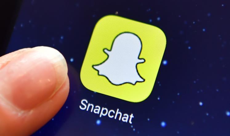 سناب شات تضيف ميزة القصص المخصصة
