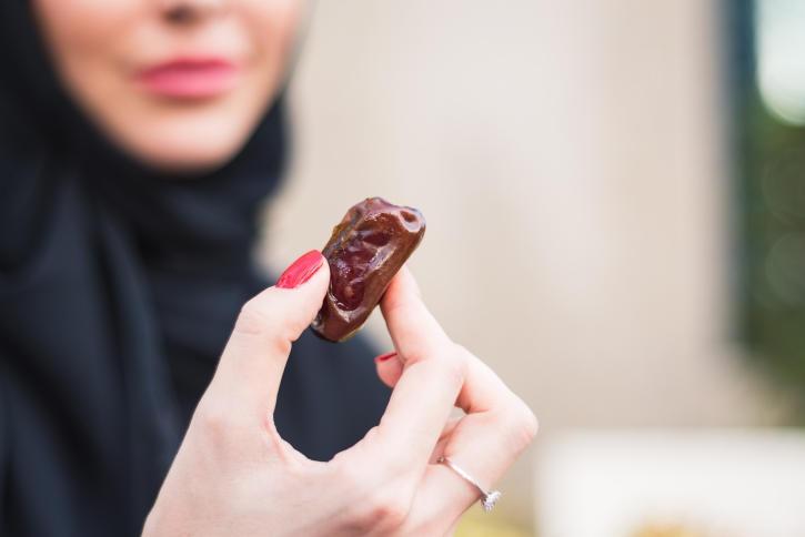 لماذا يزيد الوزن في رمضان رغم الصيام؟
