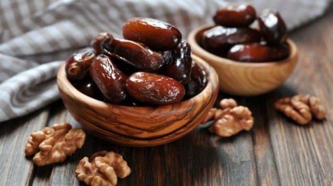 هذا ما تفعله 7 حبات منه.. افطروا على تمر