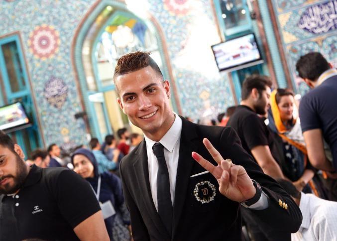 [صور] بعد ميسي.. ظهور شبيه رونالدو في ايران