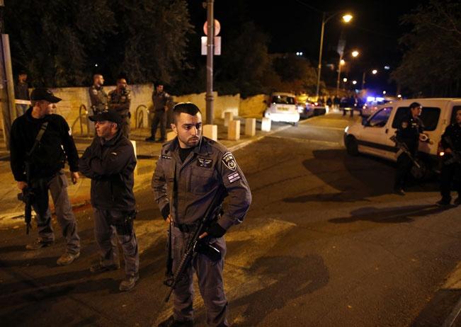 الاحتلال يعتقل فتى عقب اقتحامه نادي جبل الزيتون في القدس