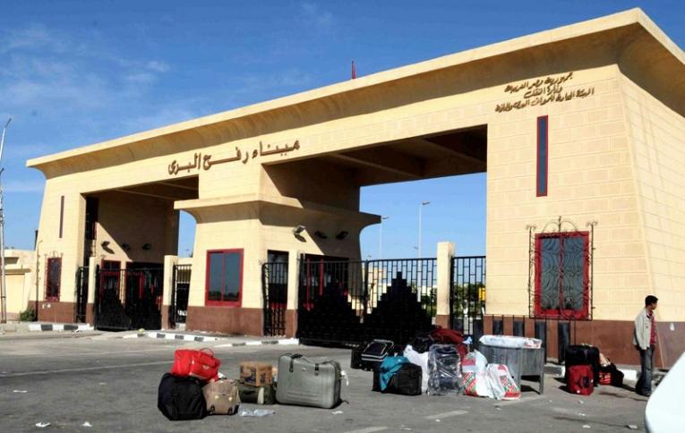 مصر تفتح معبر رفح باتجاه واحد