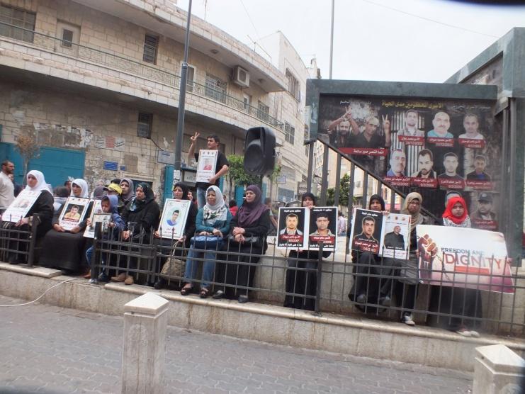 بالصور : مسيرة ومهرجان تضامني مع الاسرى المضربين في بيت لحم
