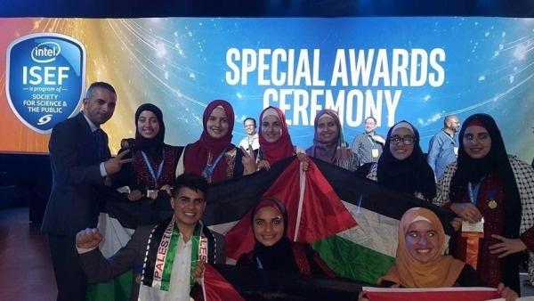 فريق فلسطيني يحصد جائزتين دوليتين بالتكنولوجيا