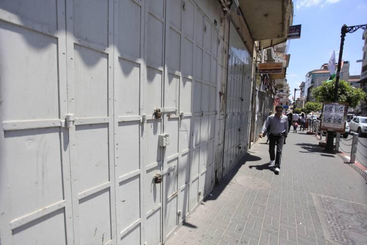 لأول مرة منذ الانتفاضة الاولى- اضراب شامل يعم الكل الفلسطيني