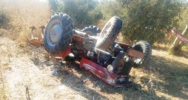 إصابة مواطن بعد انقلاب جراره الزراعي في يعبد