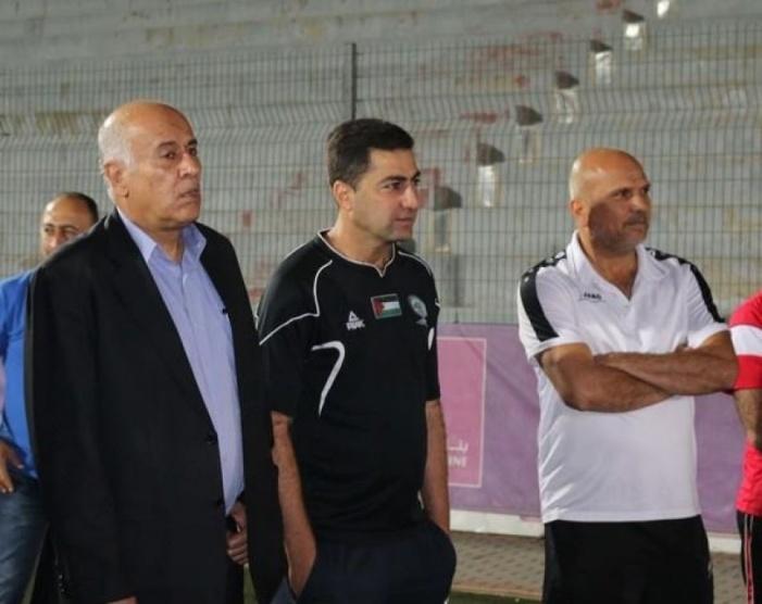 الرجوب يطالب لاعبي الوطني بالفوز على عًمان